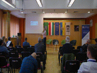 Rövid animált gif Denkházi Péter előadásából