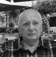 Vétek János fekete-fehér portréja